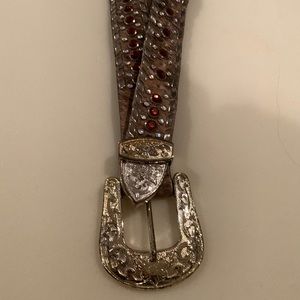 Beautiful Western Ladies cow hid belt with gold and white rhinestones